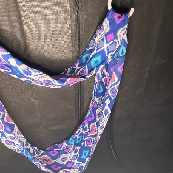 Colorful Geometric Pattern Scarf - Picture 4 of 5